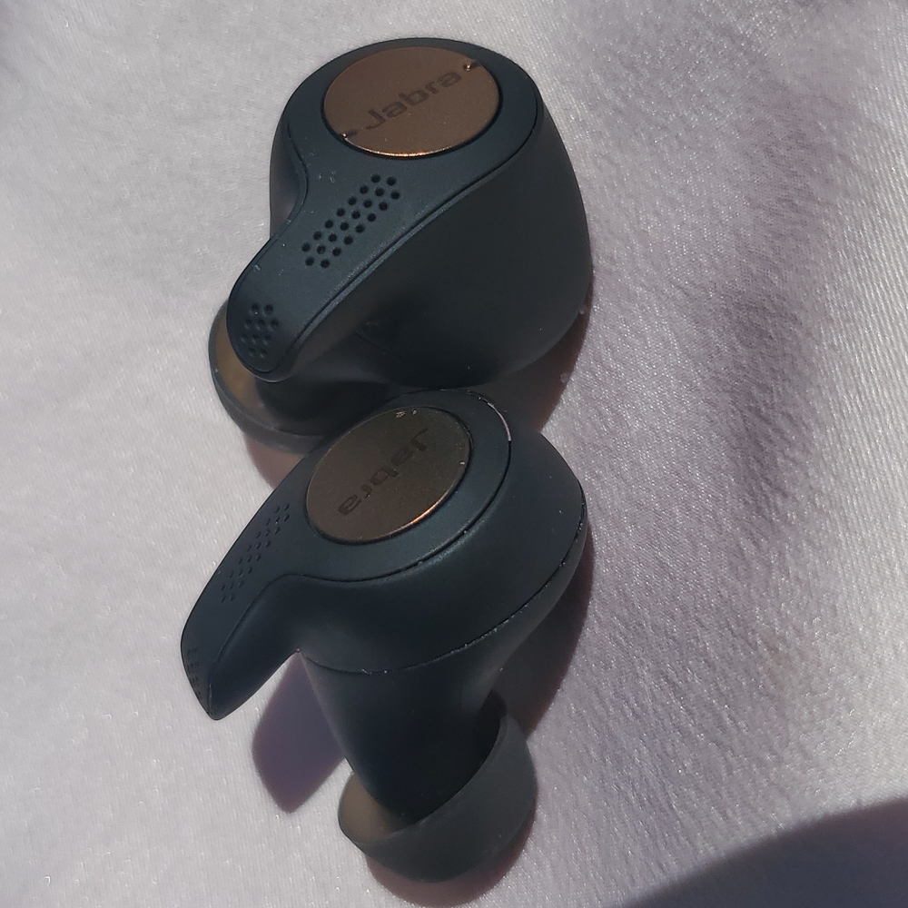 Jabra Elite 65t Titanium Black Wireless Earbuds titanium Bluetooth earbuds.